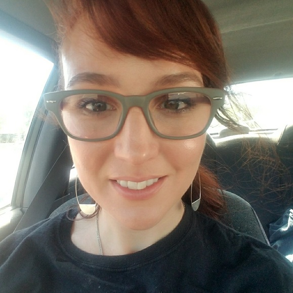 Meet your Posher, Bethany - Picture 1 of 4